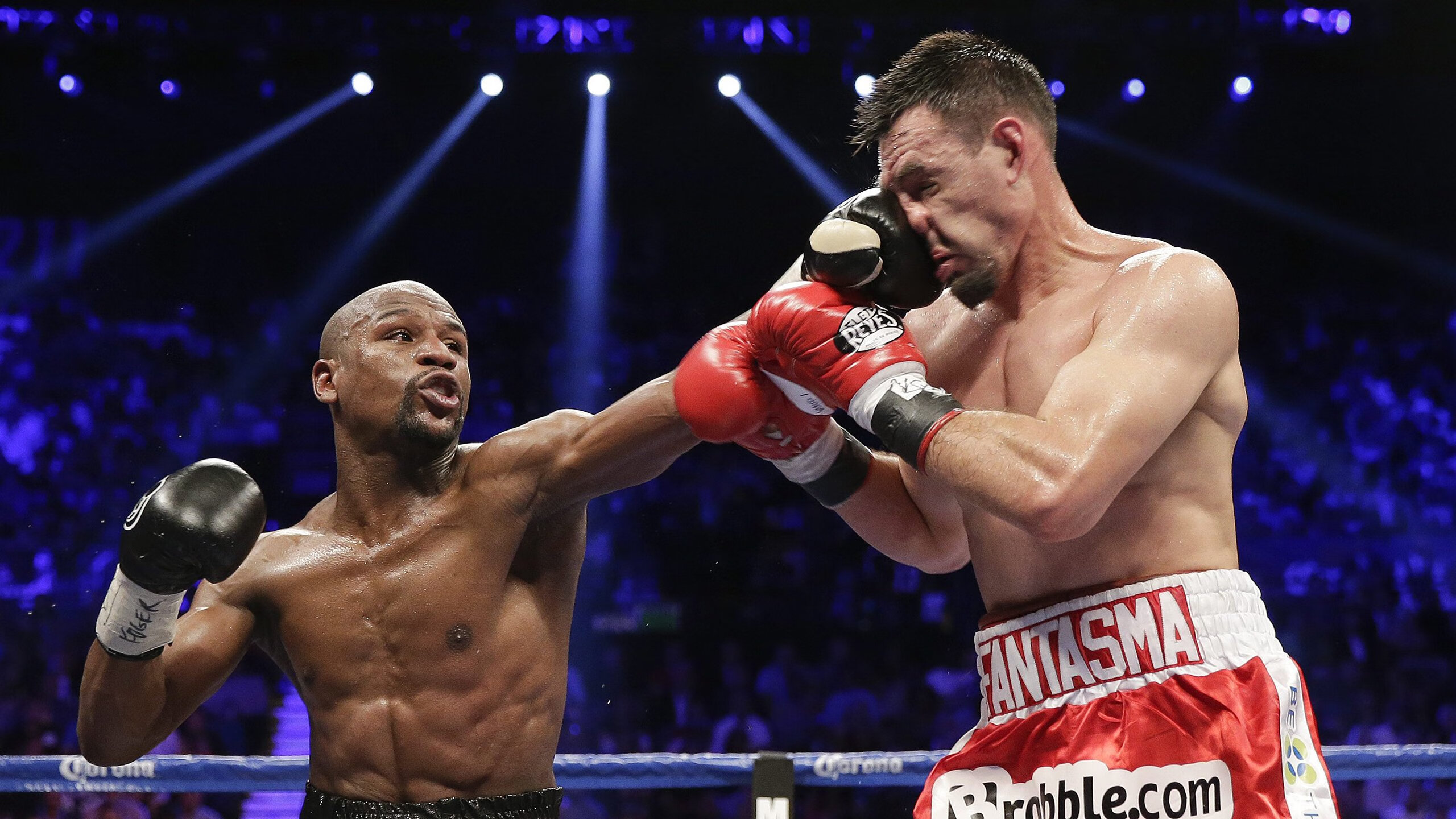 尼古拉·西尔维斯特里在男子撑杆跳中获得银牌，尼古拉 维奇拳手